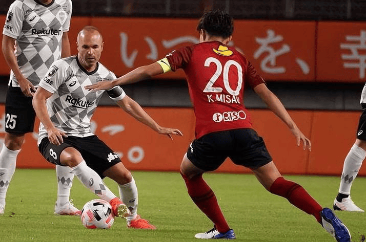 今晚亚冠焦点战；阿斯顿维拉官宣签约；悬念犹存；赛季目标并未改变的简单介绍